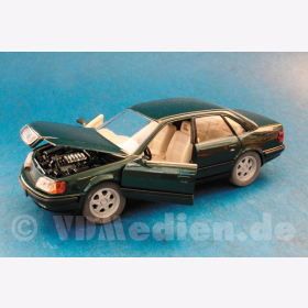 Audi 100 Stufenheck, grün metallic, M 1:24 Schabak 1420