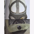 Achtung Achtung Gasalarm! The gas mask and its container